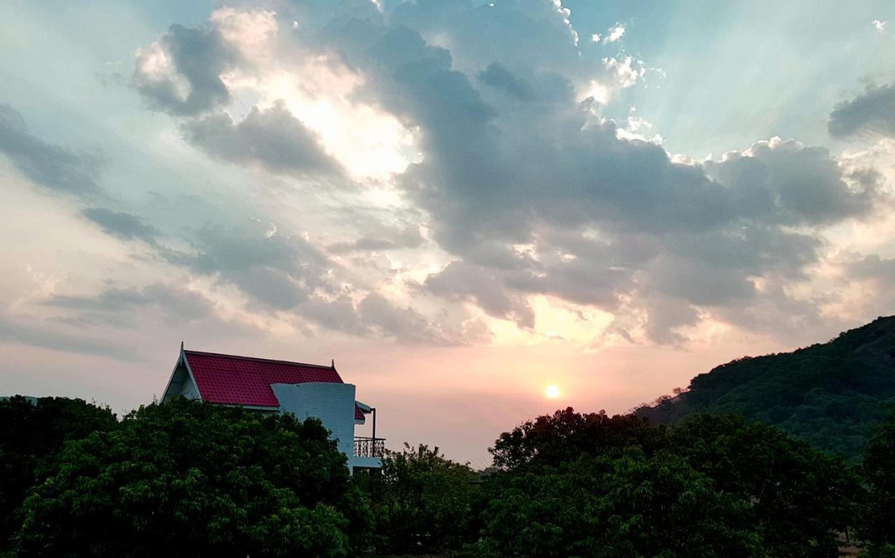 Nostravila Lonavla Exterior foto