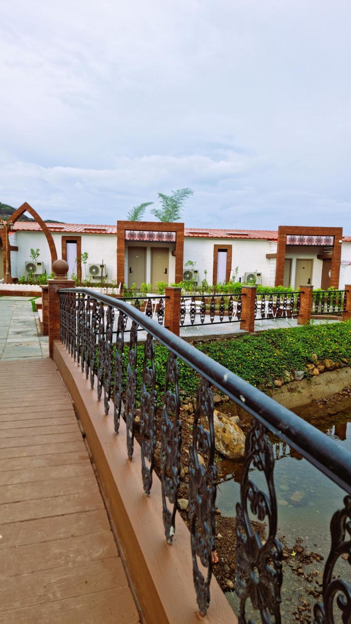 Nostravila Lonavla Exterior foto